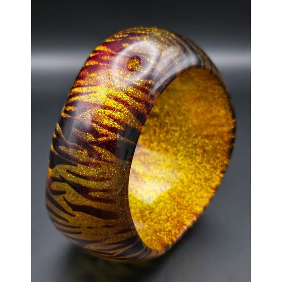 Glittery Yellow Black Tiger Print Asymmetric Lucite Bangle - Picture 6 of 11